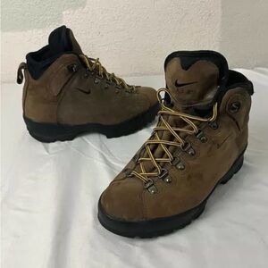 Womens Vintage Nike ACG Beige Brown Moc Nubuck Trail Boots Sz 8